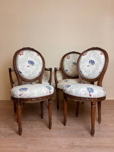 Deux Fauteuils Plus Deux Chaises de Style Louis XVI