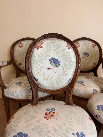 Deux Fauteuils Plus Deux Chaises de Style Louis XVI