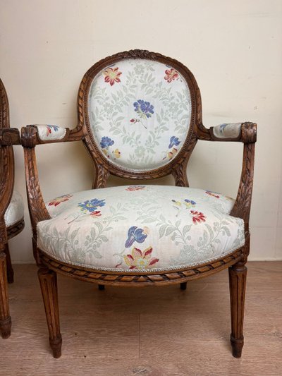 Deux Fauteuils Plus Deux Chaises de Style Louis XVI