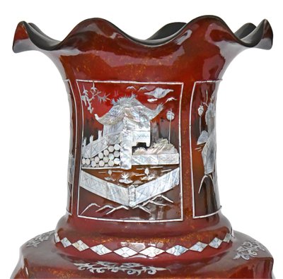 Important vase de Chine en carton bouilli, fibre et marqueterie de nacre