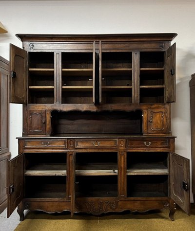 Important Buffet A 2 Corps époque Louis XV En Chêne Massif