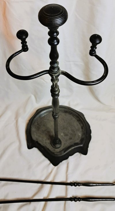 Caminetto in ferro battuto nero d'epoca Luigi Filippo del XIX secolo