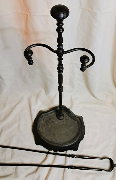 Caminetto in ferro battuto nero d'epoca Luigi Filippo del XIX secolo