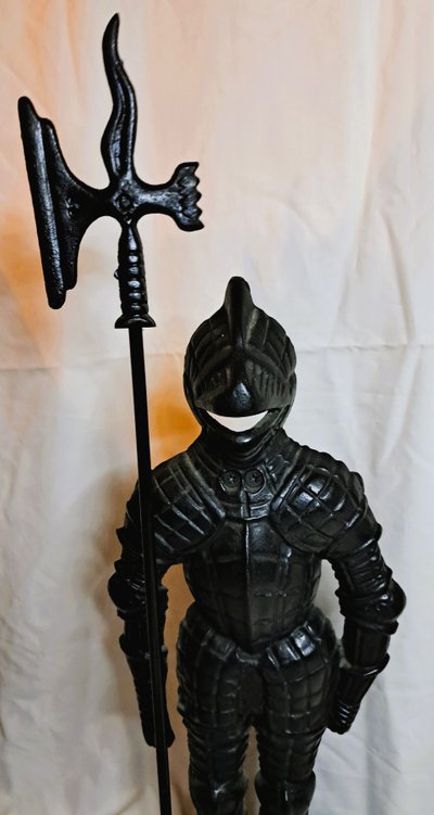 Serviteur de cheminée forme soldat en fer et fonte noir vers 1960