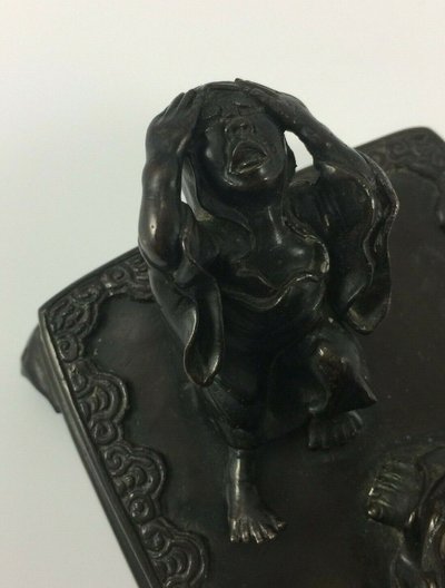 Bronze Japon patine chocolatée sorcière jeteuse de sorts XIXe