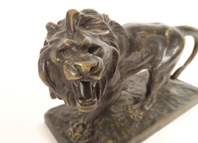 Scultura in bronzo Hippolyte Marius Galy Leone ruggente Animale XIX secolo