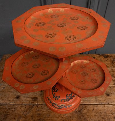 1900 Cina, supporto per piante in lacca rossa con riflessi dorati