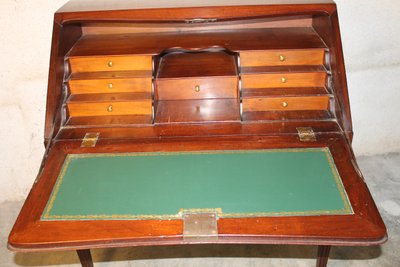 Scrivania a schiena d'asino in mogano massiccio Luigi XVI del XVIII secolo