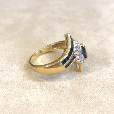 Anello con zaffiro e diamante