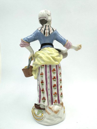 Meissen - Les Cris De Paris, Vendeuse De Fruits (Obstverkäuferin)