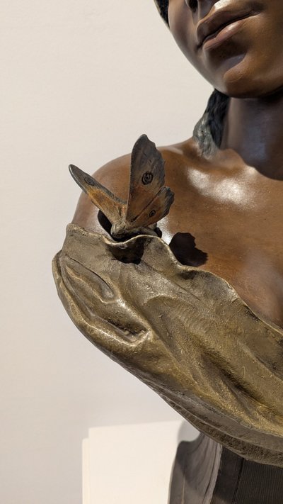 Goldscheider, Donna con farfalla, Terracotta orientalista africanista