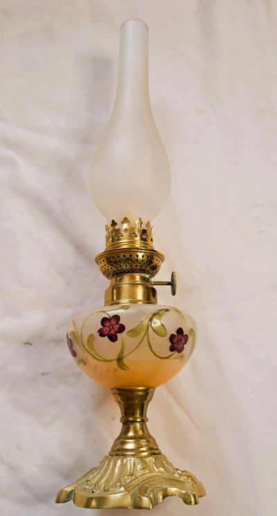 1900 Art Nouveau enamelled glass kerosene lamp with floral decoration and bronze base