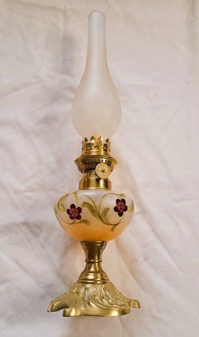 1900 Art Nouveau enamelled glass kerosene lamp with floral decoration and bronze base