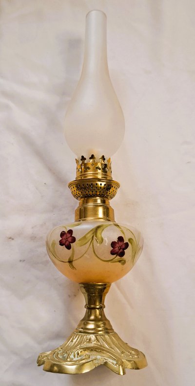 1900 Art Nouveau enamelled glass kerosene lamp with floral decoration and bronze base