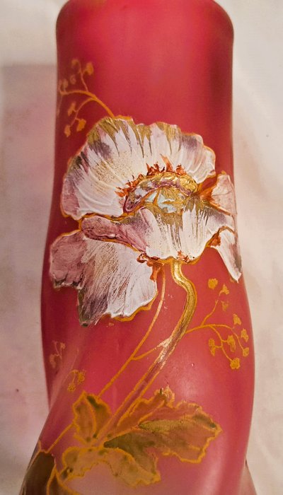 Paar Vasen François Théodore Legras aus emailliertem Twistglas auf rosafarbenem Grund Blumendekor Anfang XX