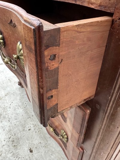 Commode arbalète