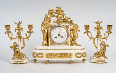 Eine Garnitur Aus Vergoldeter Bronze Und Weißem Marmor; 19.
