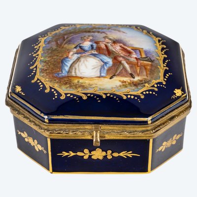 Eine Garnitur Aus Vergoldeter Bronze Und Weißem Marmor; 19.