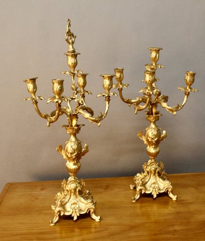 Coppia di candelieri in bronzo stile Rocaille