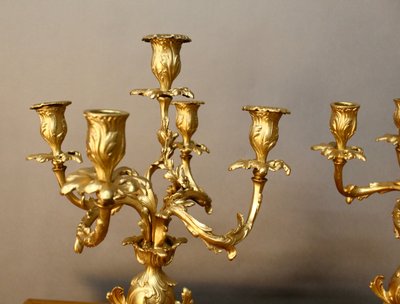 Coppia di candelieri in bronzo stile Rocaille