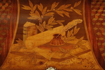 Bureau à cylindre de style Louis XVI en marqueterie et bronzes dorés, fin XIXe siècle