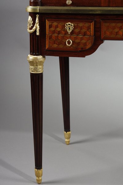 Bureau à cylindre de style Louis XVI en marqueterie et bronzes dorés, fin XIXe siècle