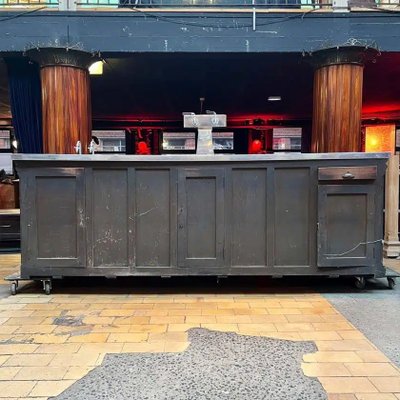 Bancone bar in rovere con piano in acciaio inox