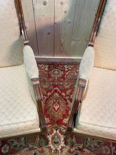Paire de bergères de style Louis XVI