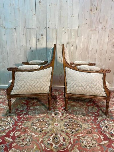 Paire de bergères de style Louis XVI
