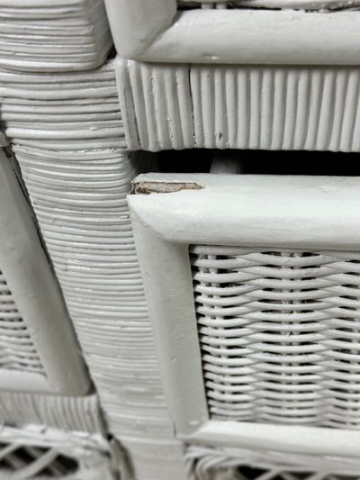 Commode galbée en rotin tressé blanc 1980'S