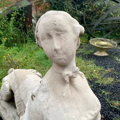 Coppia di statue Chimera in pietra ricostruita nello stile del XIX secolo