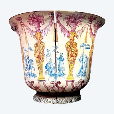 Vase-shaped theater sets