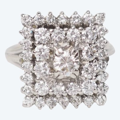 Anello quadrato in oro bianco e diamanti