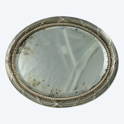 Petit miroir ovale biseauté avec monture en argent massif vers 1900