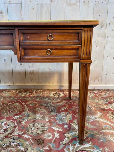 Bureau de style Louis XVI en merisier et cuir vert
