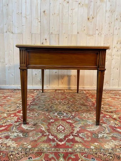 Bureau de style Louis XVI en merisier et cuir vert
