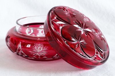 Scatola porta caramelle in cristallo Baccarat con sovrapposizione rosa - etichetta di carta