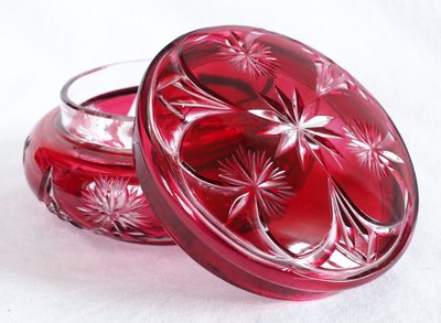 Scatola porta caramelle in cristallo Baccarat con sovrapposizione rosa - etichetta di carta