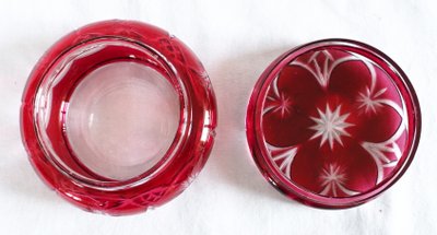 Scatola porta caramelle in cristallo Baccarat con sovrapposizione rosa - etichetta di carta