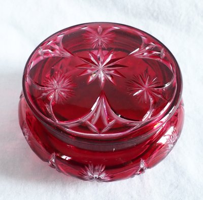 Scatola porta caramelle in cristallo Baccarat con sovrapposizione rosa - etichetta di carta