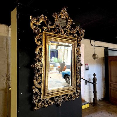Spiegel aus vergoldetem Holz und Stuck im Rocaille-Stil Louis XV