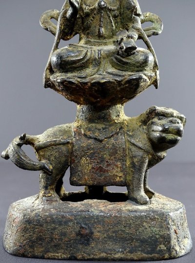 Chine, Dynastie Ming, Fin Du XIVème-début Du XVème, Statuette En Bronze De Majushri Sur Un Lion.