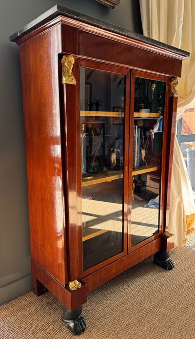 Mahogany display cabinet library from the Empire-Consulate period, early 19th century.