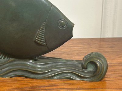  Raro bronzo Art Deco pesce verde patinato circa 1930 