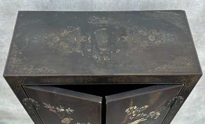 Chinesischer Schrank