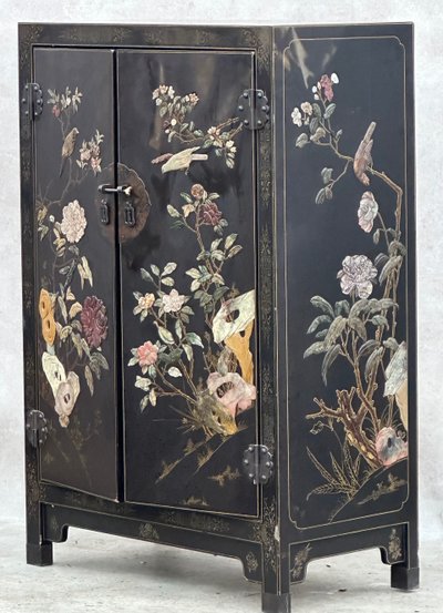 Chinesischer Schrank