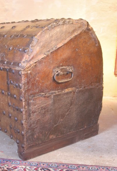 Haute Epoque Truhe mit gewölbtem Deckel