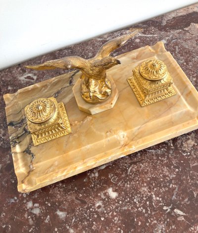 Tintenfass aus vergoldeter Bronze und gelbem Siena-Marmor, spätes 19. Jahrhundert