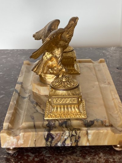 Tintenfass aus vergoldeter Bronze und gelbem Siena-Marmor, spätes 19. Jahrhundert