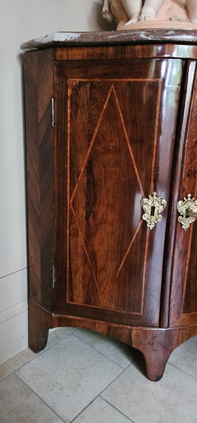 Encoignure Régence du XVIIIème siècle en bois de placage